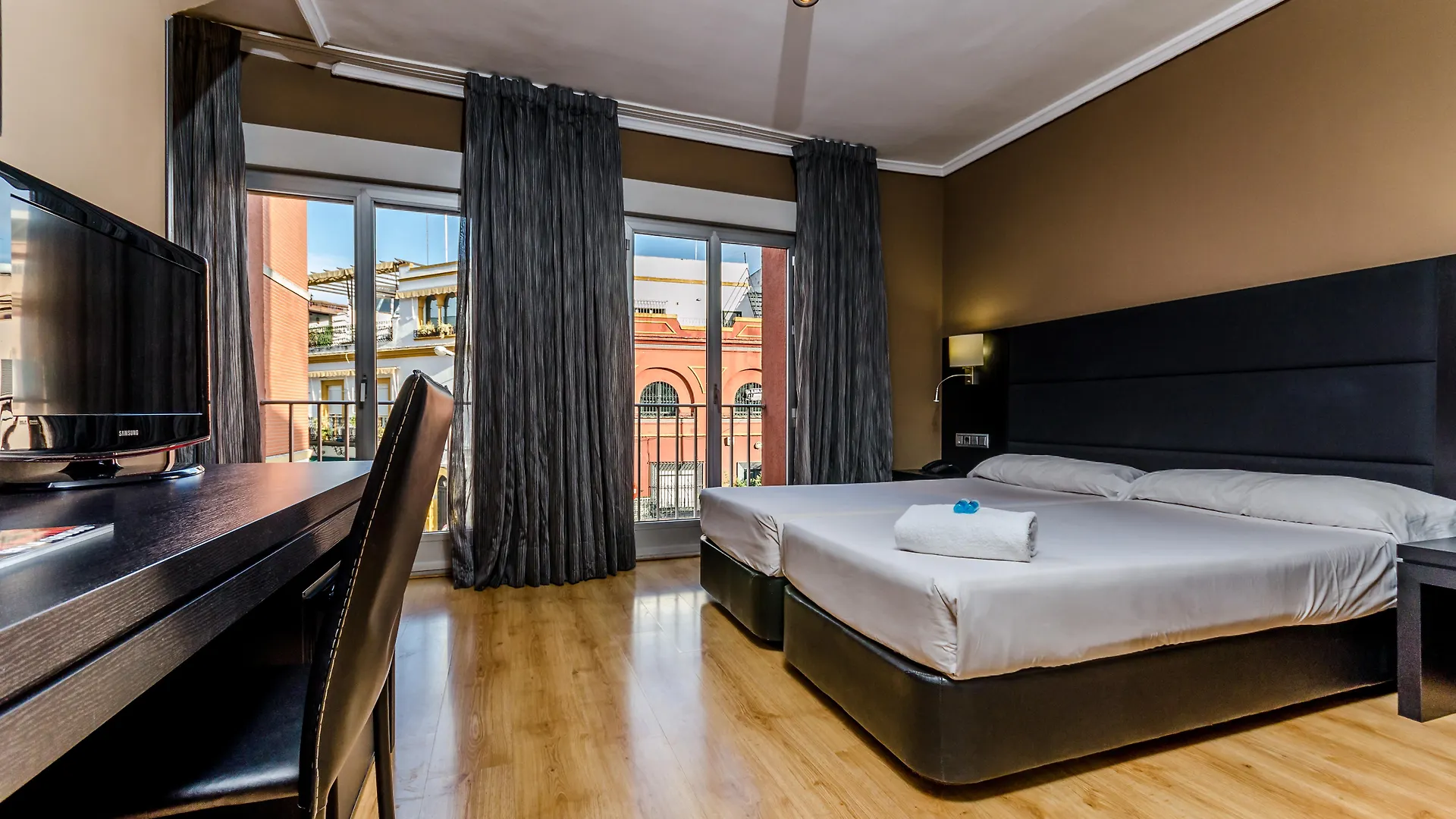 Virgen De Los Reyes Hotel Seville